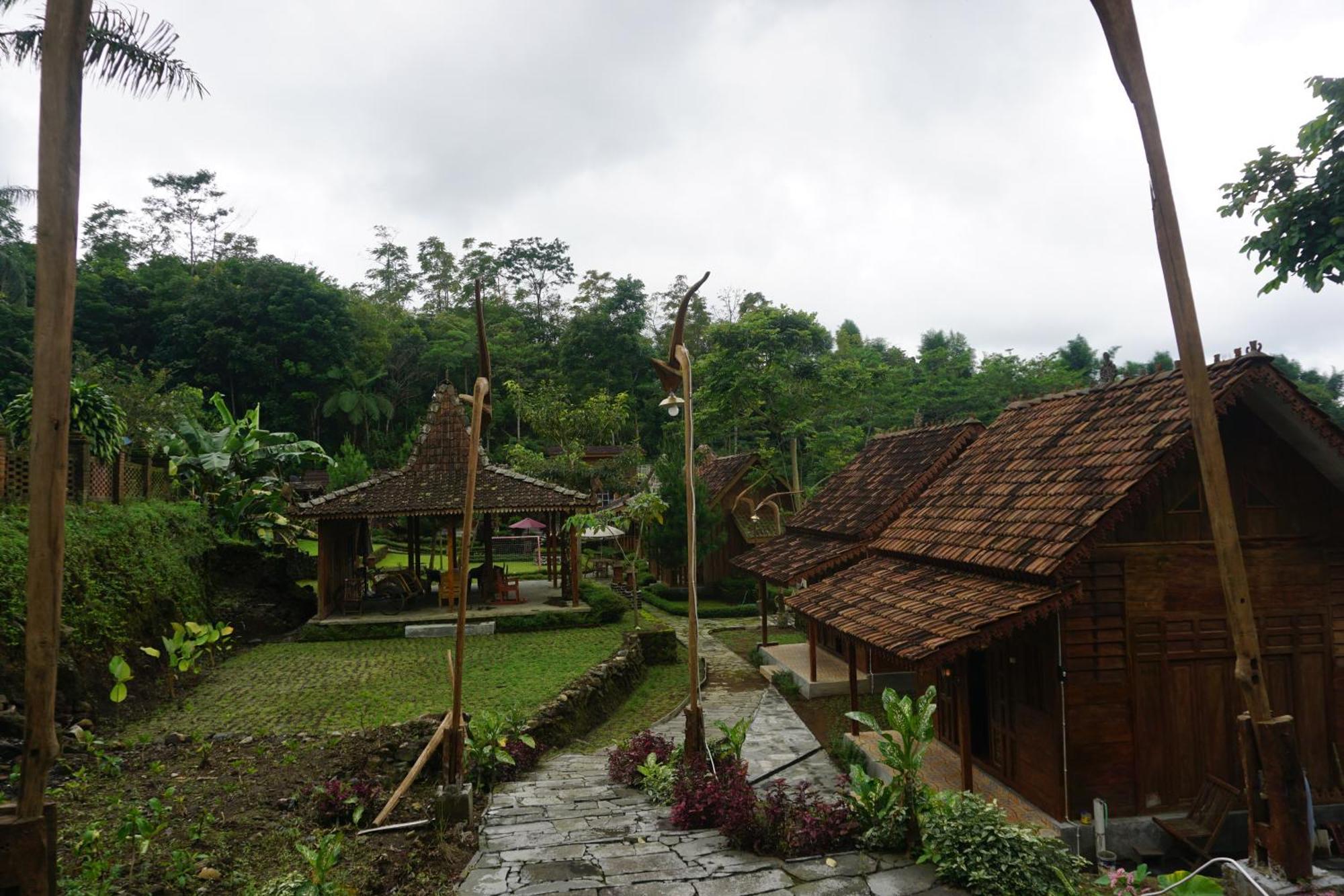 Le Desa Resort Syariah Wonosobo Bagian luar foto